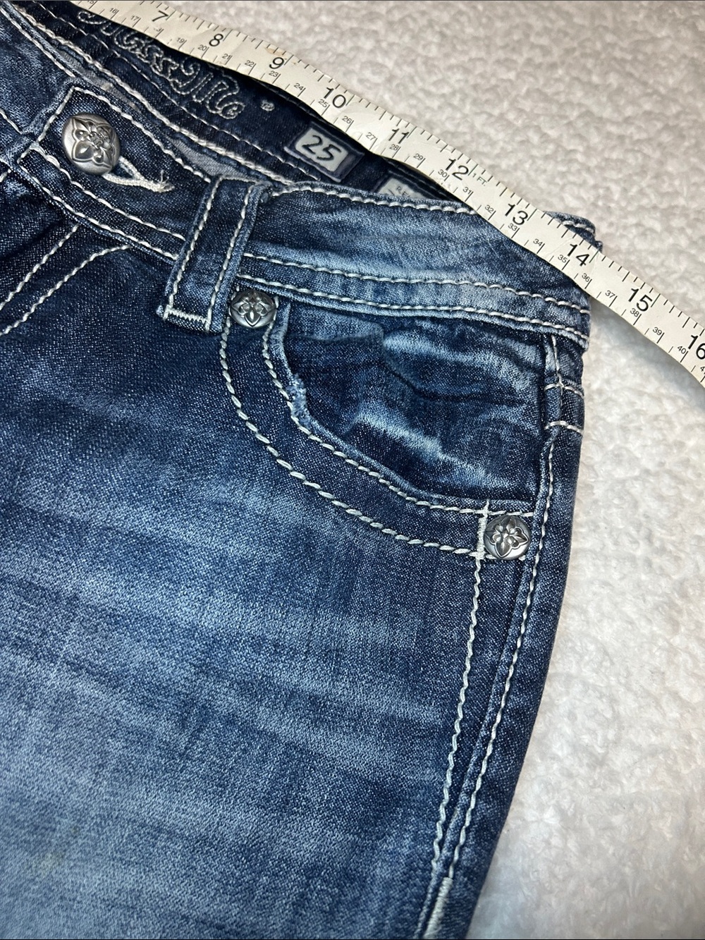 Miss Me Relaxed Cuffed Capri Jeans - Picture 5 of 7